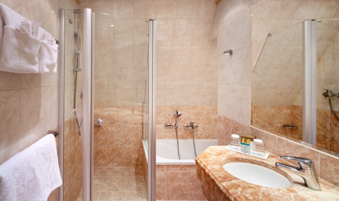 Hotel with lake-view Zell am See– our Junior-Suite