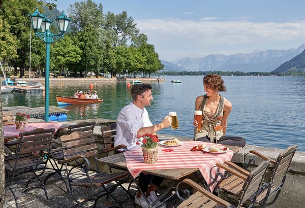 Pinzga Bräu; das Gasthaus in Zell am See mit Gastgarten