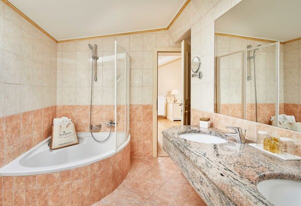 غرفة مريحة بإطلالة على البحيرة في زالتسبورغ