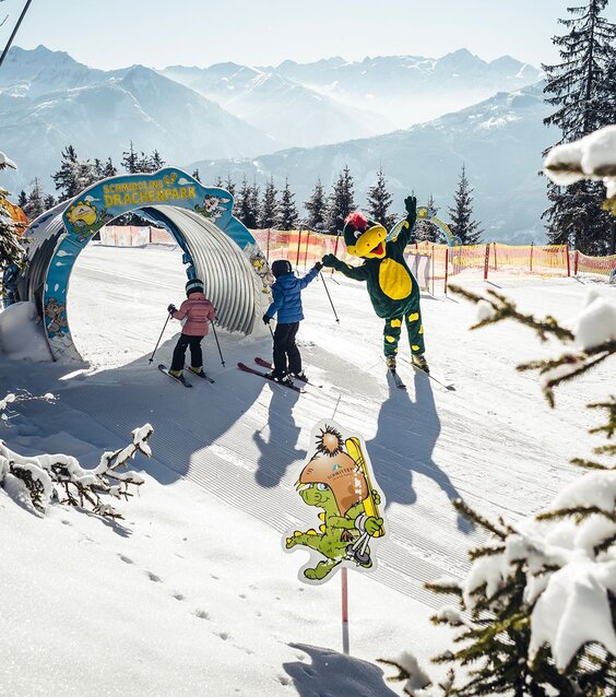 Skikinder im Familienbereich am GRAND HOTEL Zell am See Winterurlaub mit Kindern in Zell am See