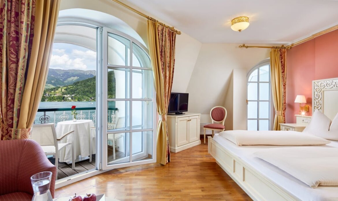 Feines Hotelzimmer in Zell am See mit Balkon & Seeblick
