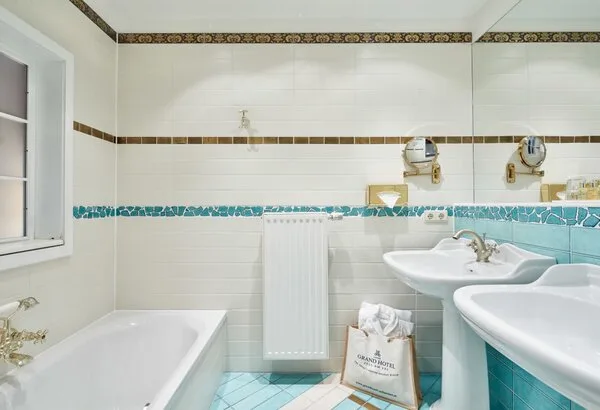 Feines Hotelzimmer in Zell am See mit Balkon & Seeblick