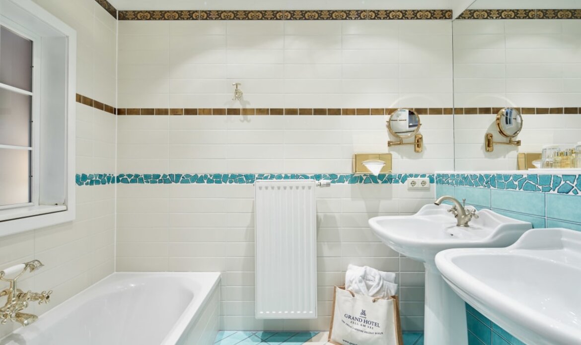 Exquisite hotel room in Zell am See ► lakeview & balcony