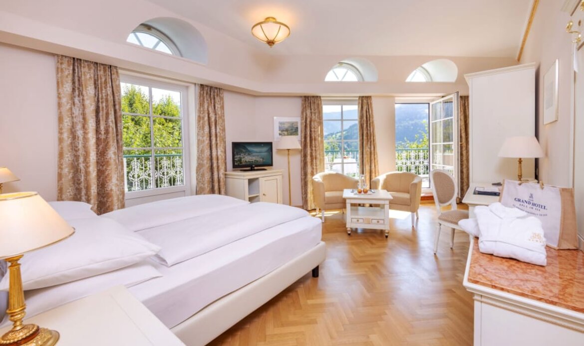 Feines Hotelzimmer in Zell am See mit Balkon & Seeblick