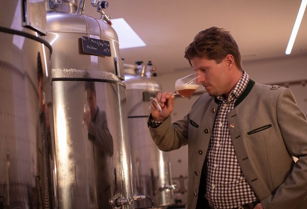 Pinzga Bräu; das Gasthaus in Zell am See mit Gastgarten